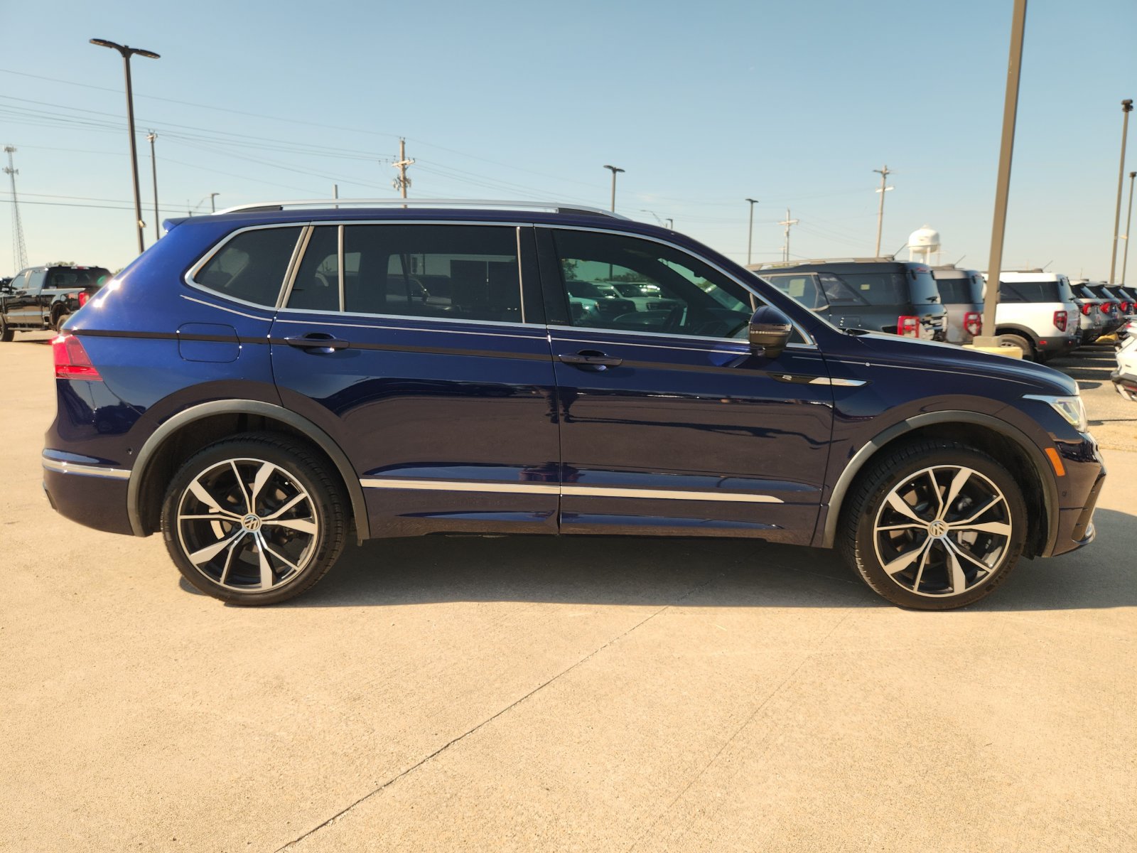 Used 2024 Volkswagen Tiguan SEL R-Line AWD/4WD image 7
