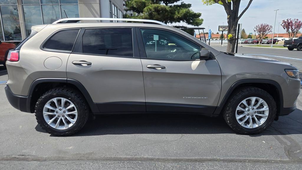 Used 2020 Jeep Cherokee Latitude image 2