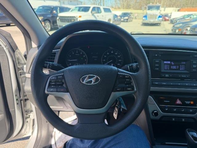 Used 2018 Hyundai Elantra SE FWD image 16