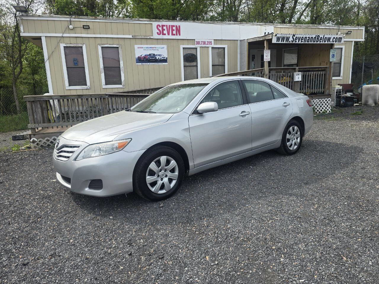 Used 2010 Toyota Camry LE FWD image 3