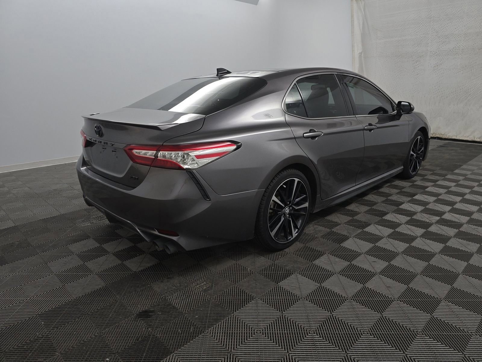 Used 2020 Toyota Camry XSE image 4