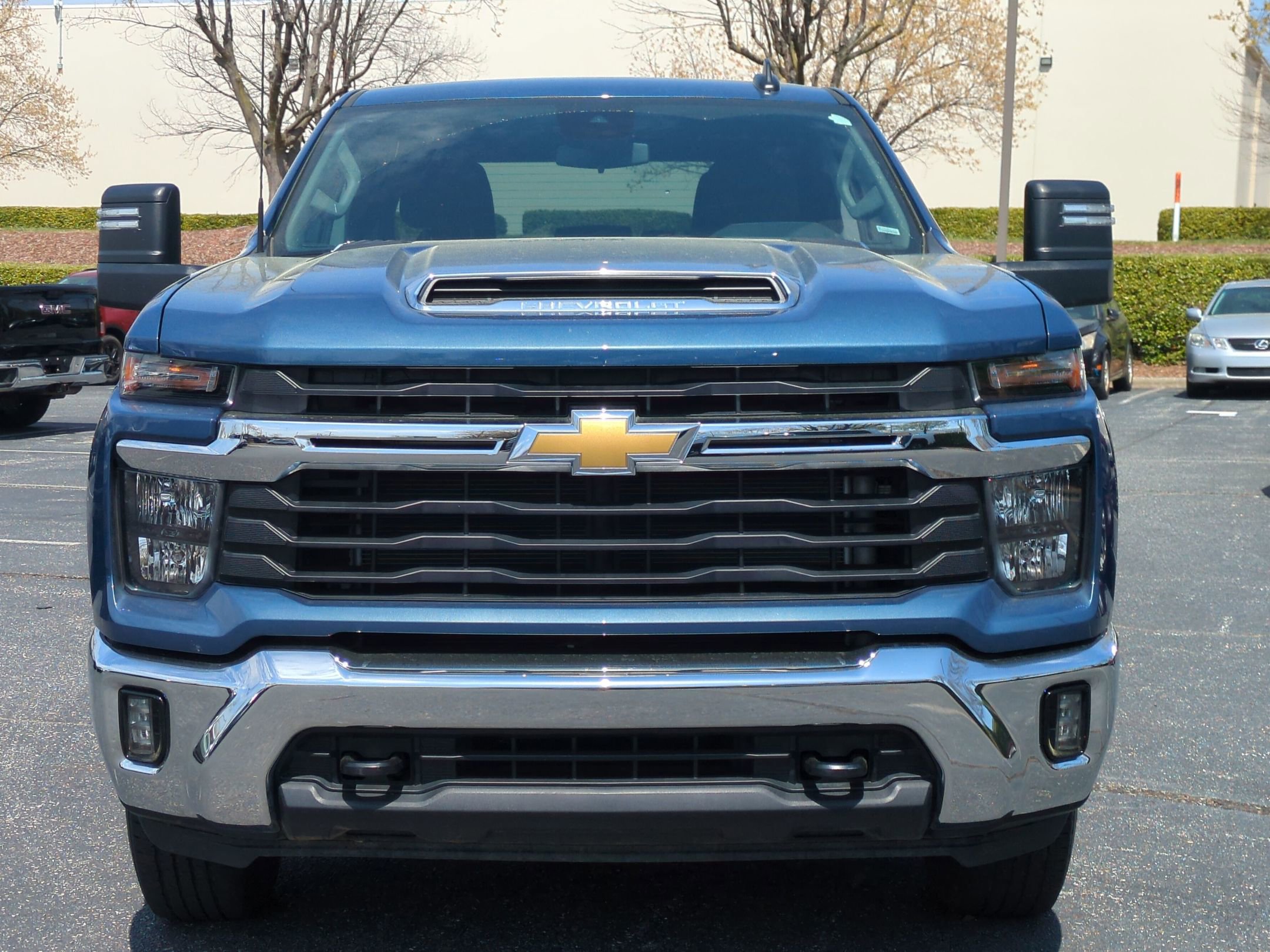 Used 2025 Chevrolet Silverado 2500 LT w/ Convenience Package AWD/4WD image 3