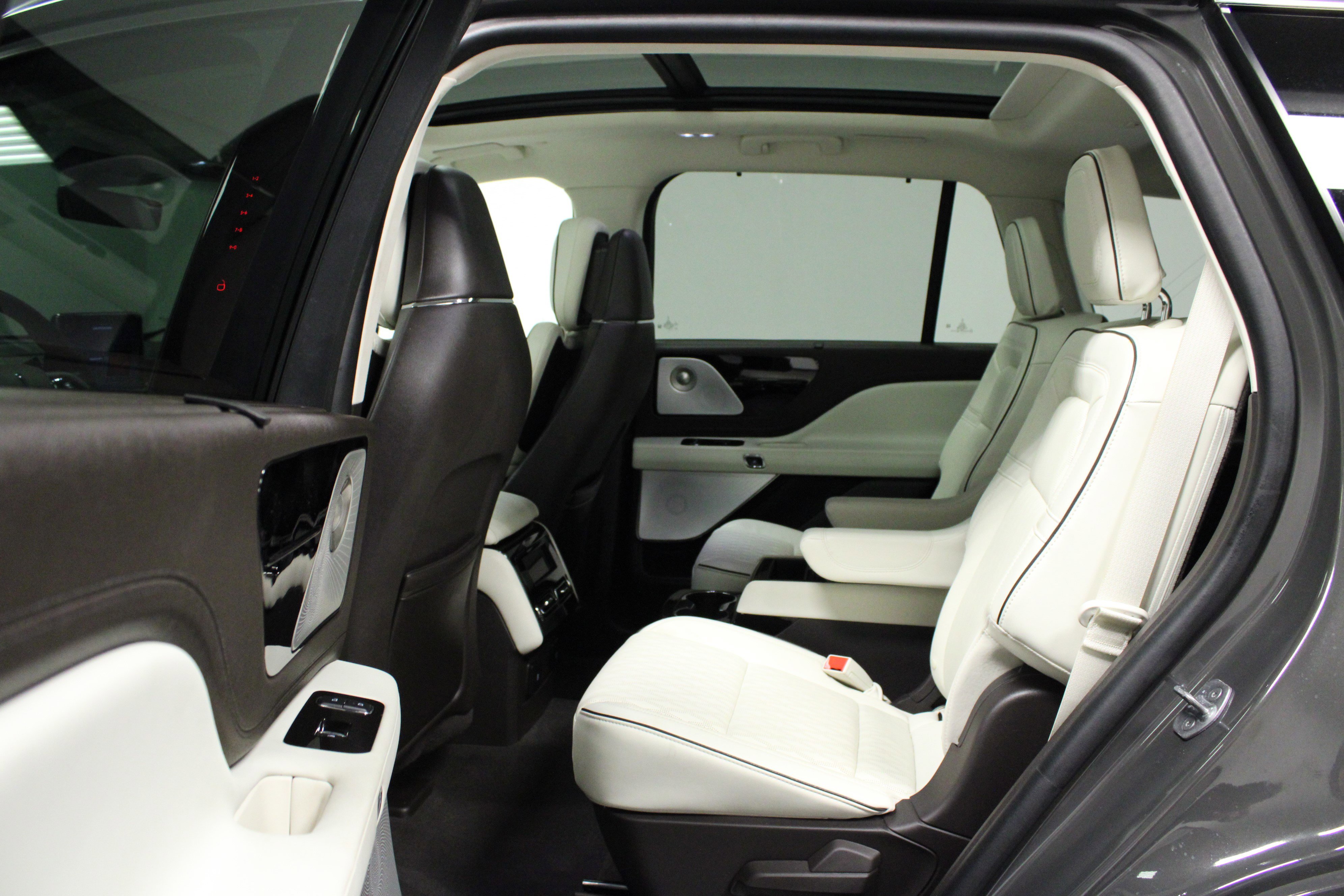 Used 2024 Lincoln Aviator Black Label w/ Dynamic Handling Package image 13