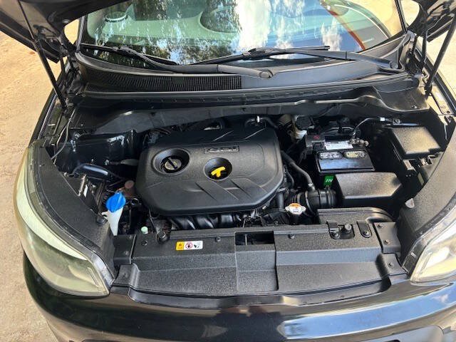 Used 2015 Kia Soul + FWD image 12