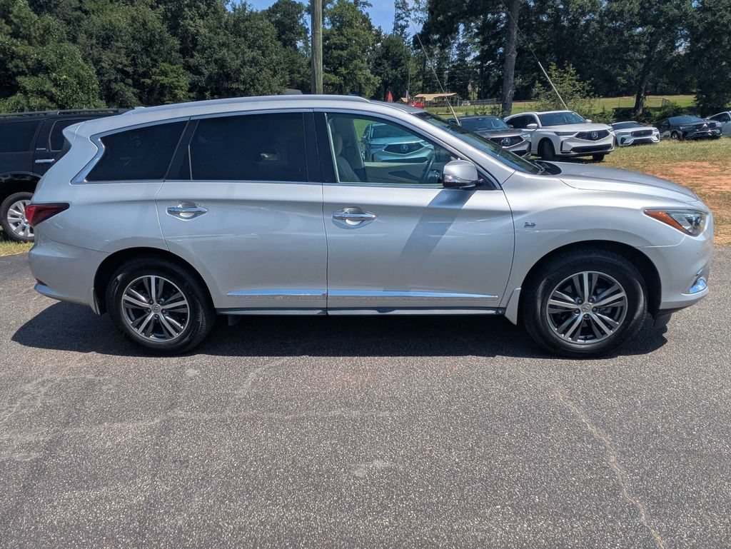Used 2020 INFINITI QX60 Luxe w/ Essential Package FWD image 3