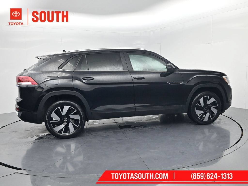 Used 2024 Volkswagen Atlas Cross Sport SE FWD image 8