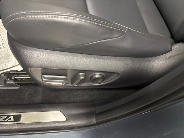 Certified 2024 Toyota Venza XLE image 17