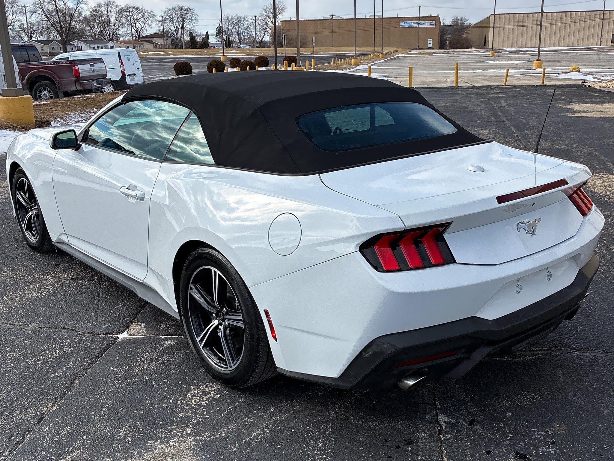 Used 2024 Ford Mustang Convertible RWD image 5