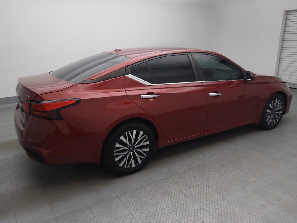 Used 2024 Nissan Altima 2.5 SV w/ SV Premium Package FWD image 10