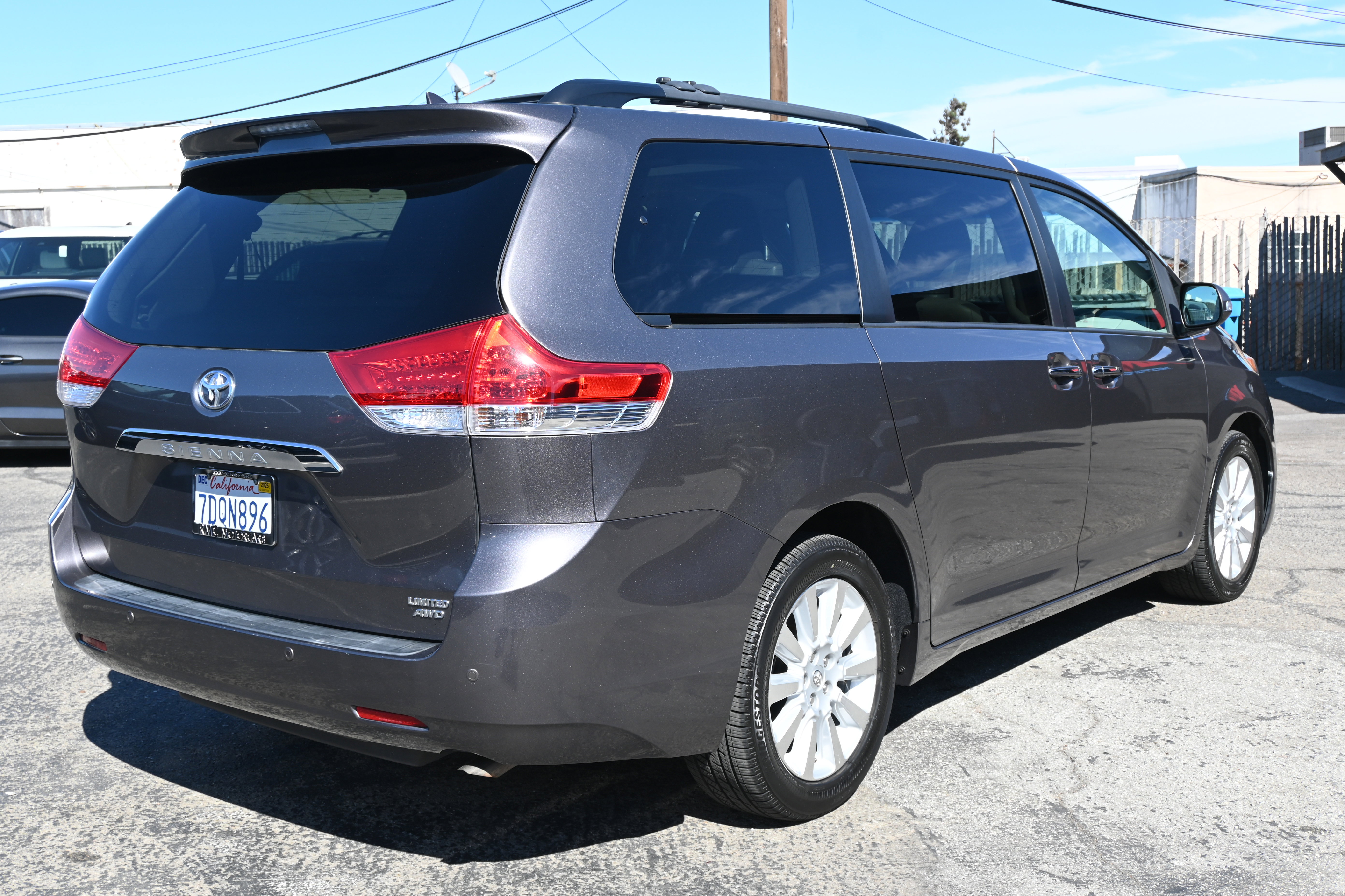 Used 2014 Toyota Sienna Limited image 4