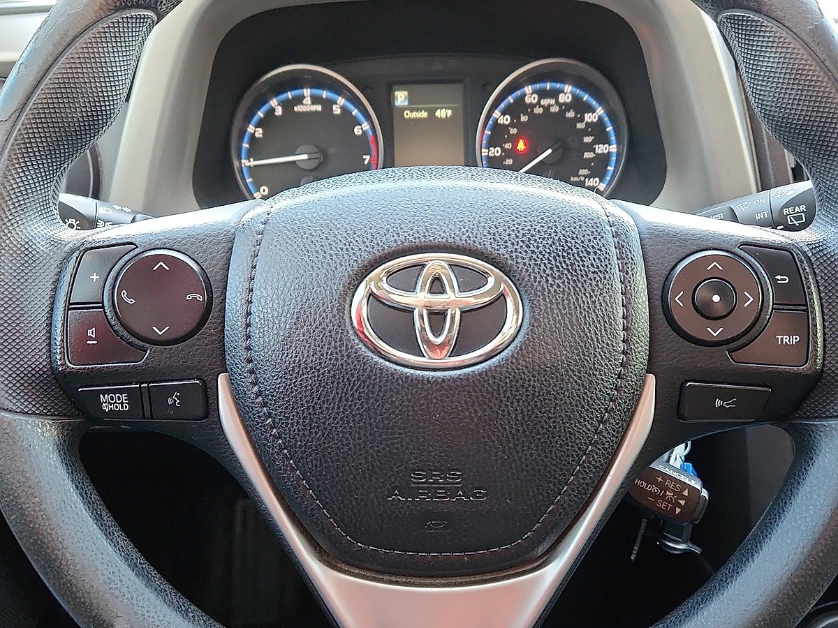Used 2018 Toyota RAV4 LE w/ Carpet Mat Package image 12