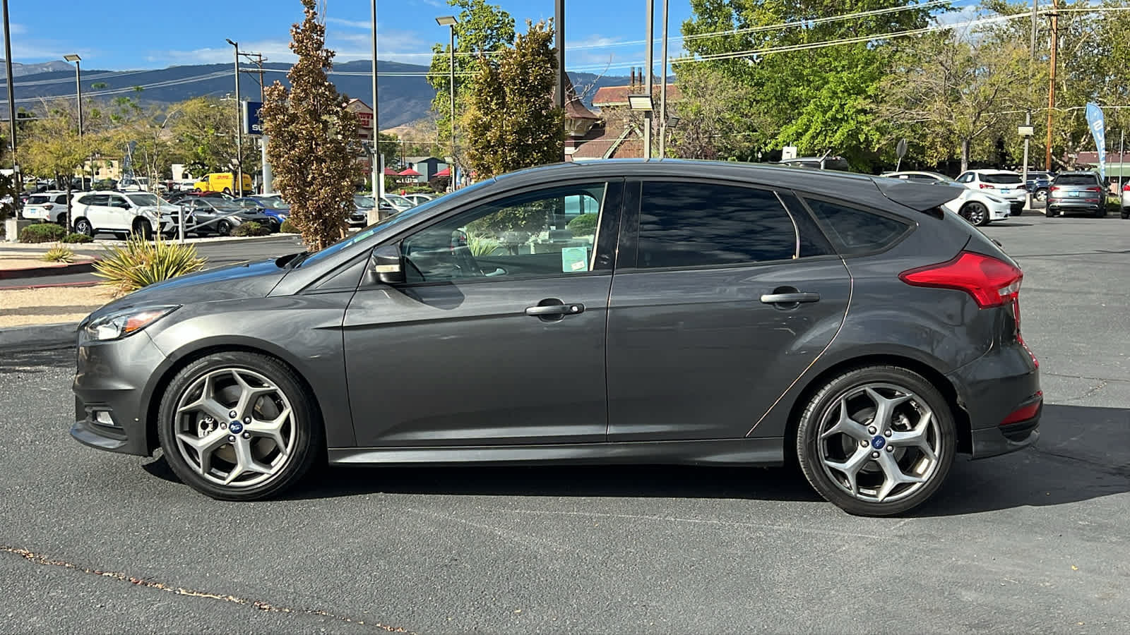Used 2017 Ford Focus ST FWD image 8