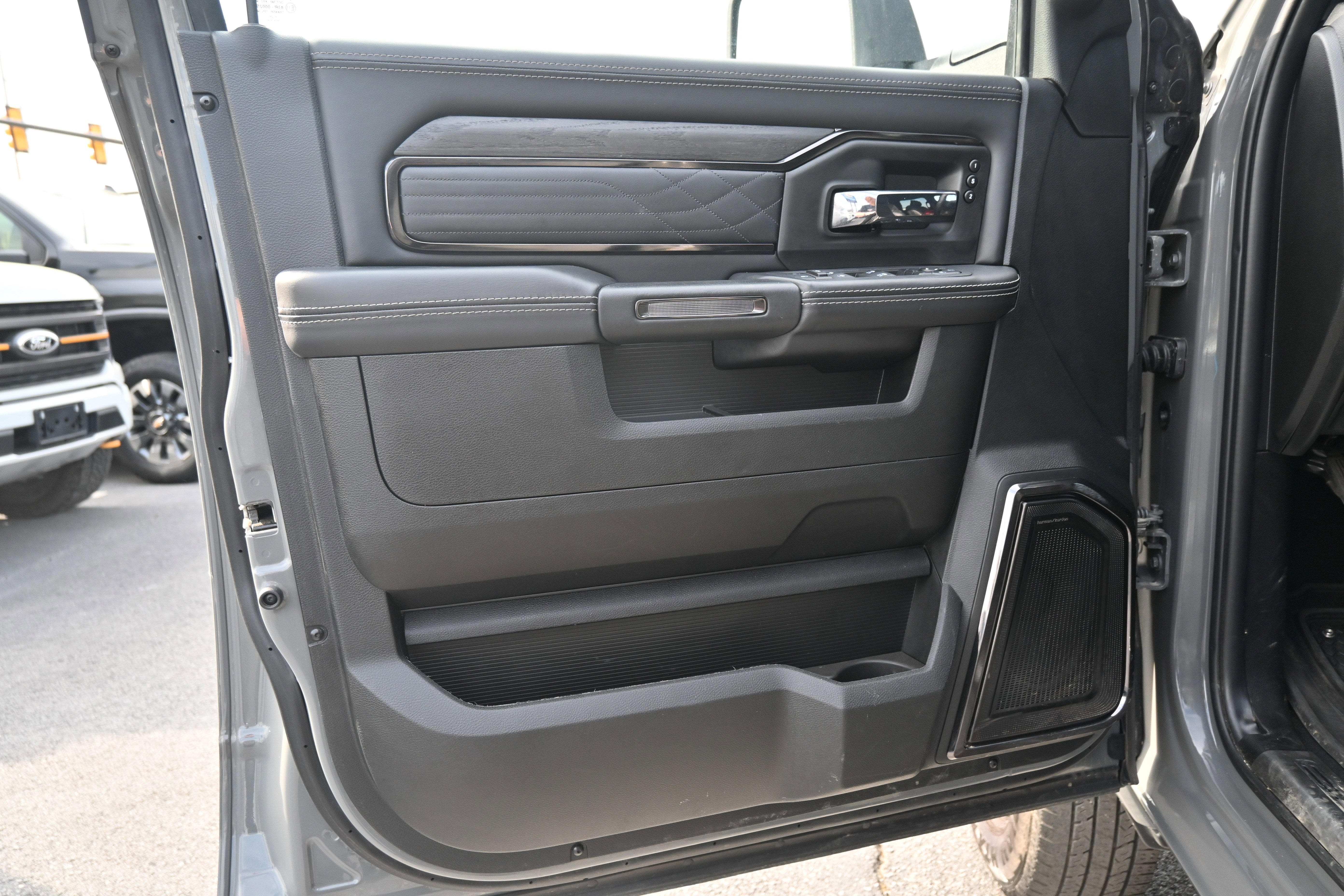 Used 2025 RAM 3500 Limited image 31