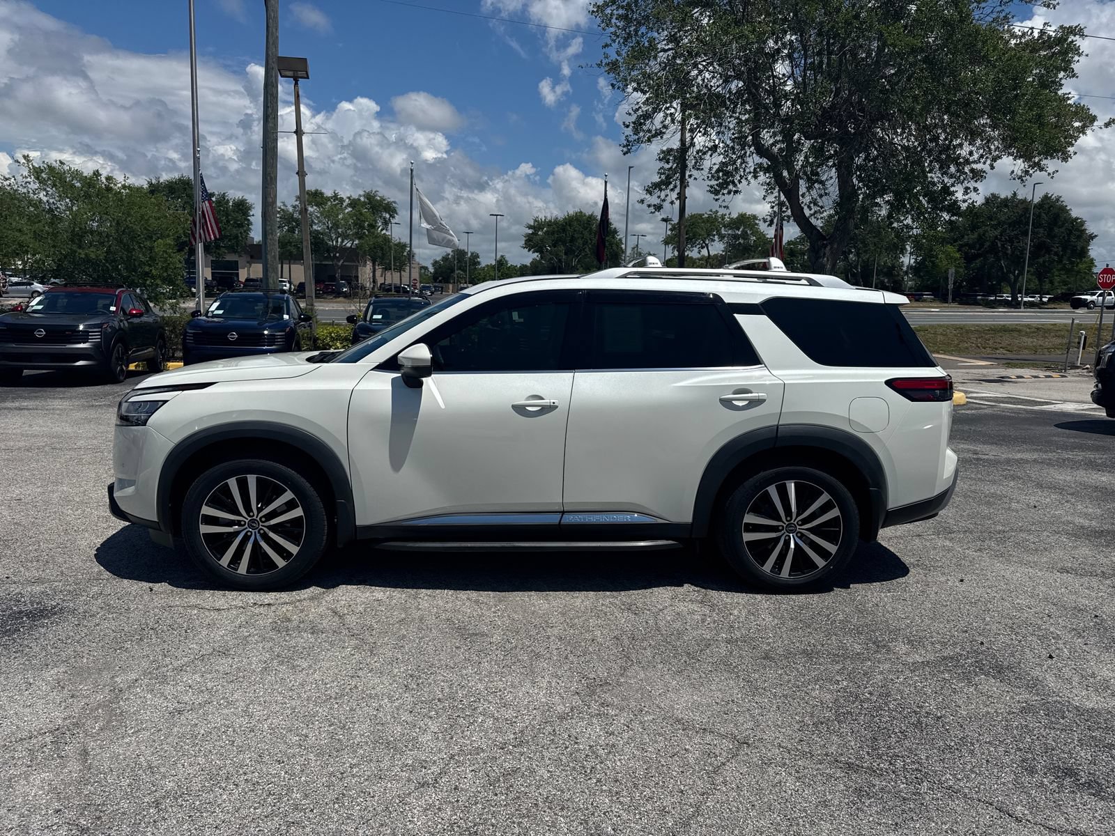 Certified 2023 Nissan Pathfinder Platinum w/ Lighting Package (N93) AWD/4WD image 9