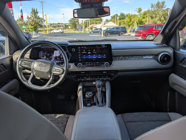 Used 2024 Chevrolet Colorado ZR2 w/ Technology Package AWD/4WD image 11
