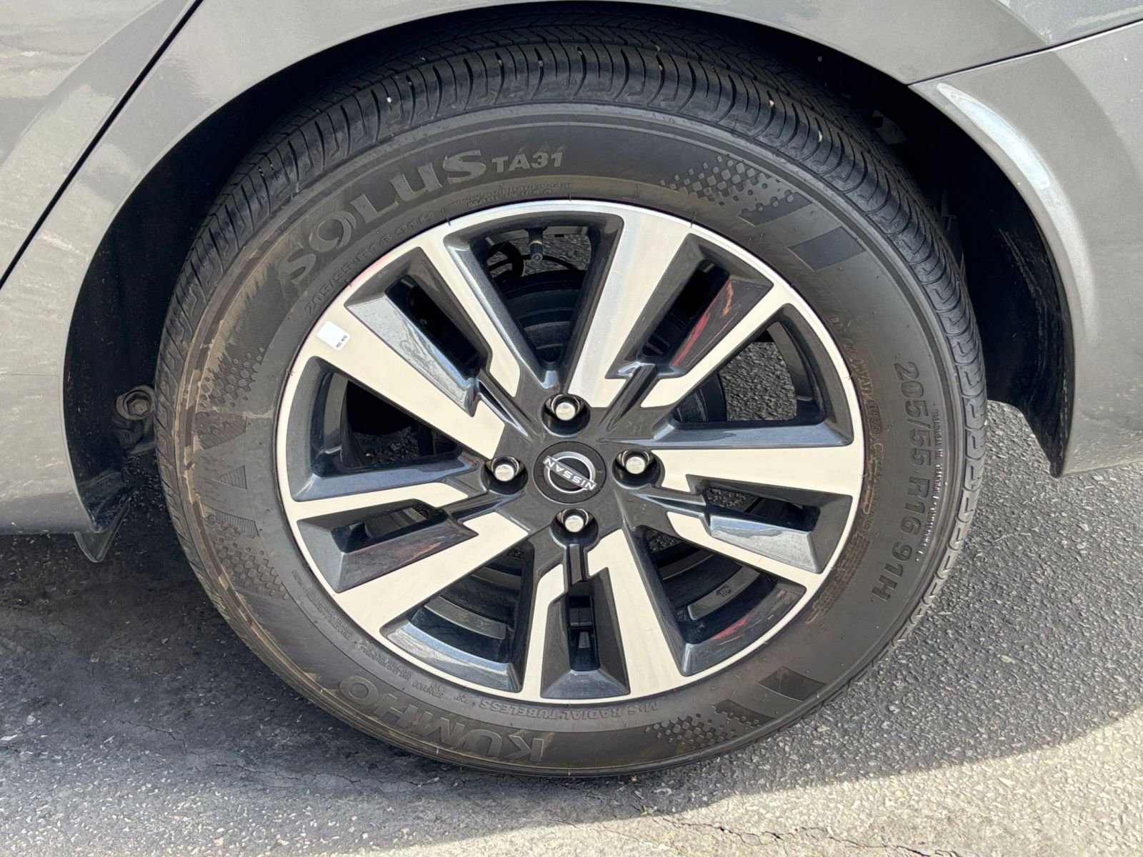 Used 2025 Nissan Versa SV FWD image 28