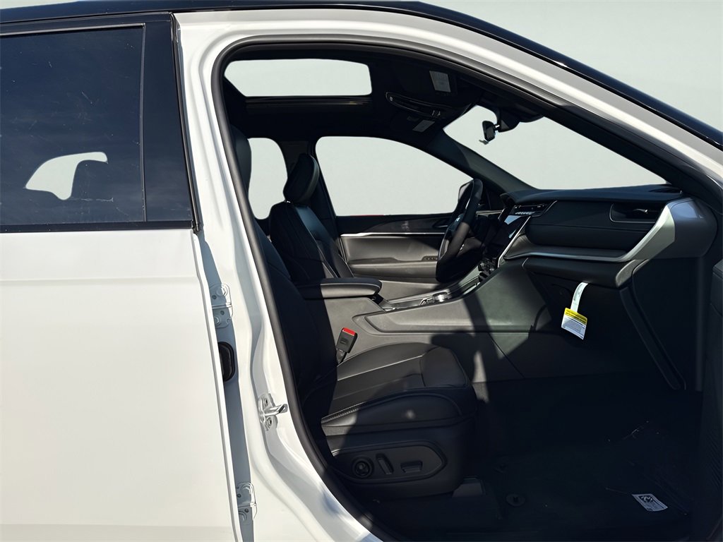 New 2025 Jeep Grand Cherokee Limited image 11