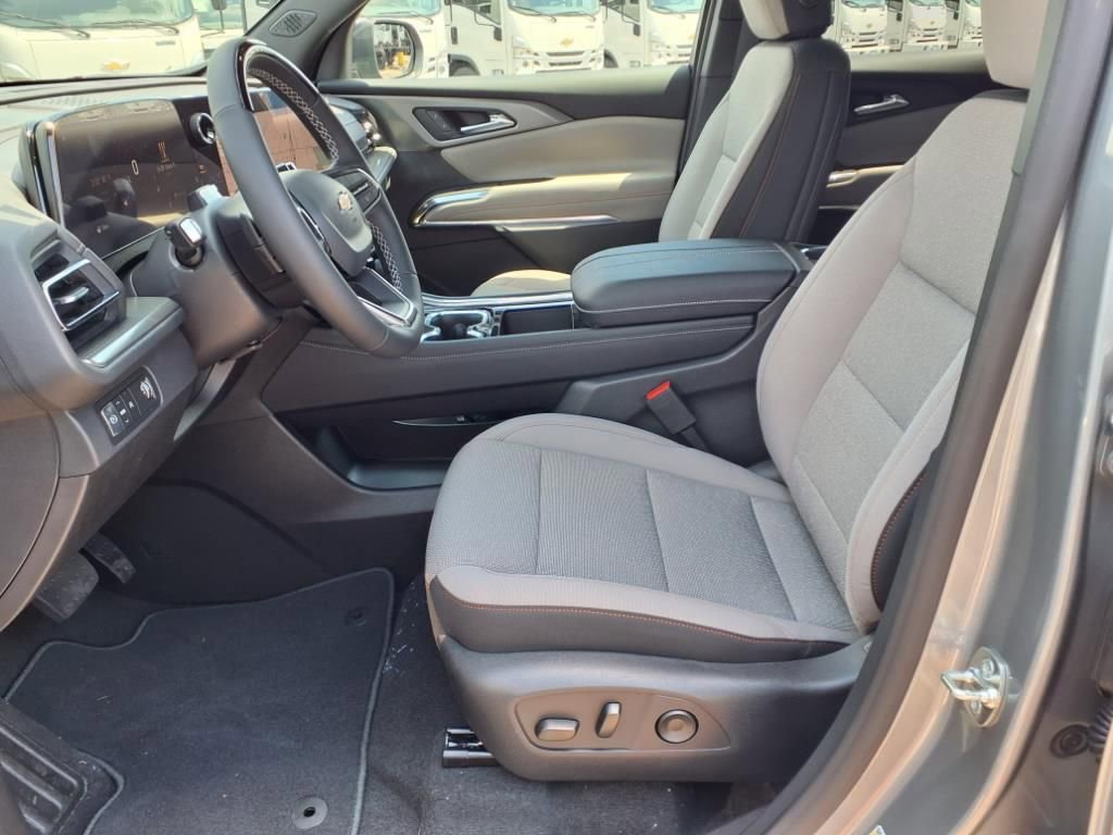 New 2026 Chevrolet Traverse LT w/ Enhanced Driving Package image 6