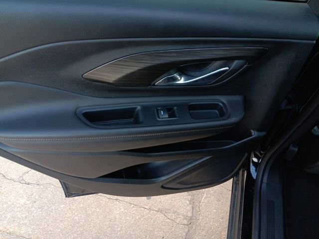 Used 2023 GMC Terrain SLT image 28