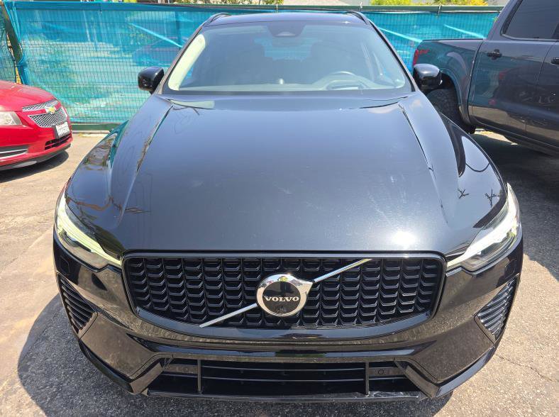 Used 2023 Volvo XC60 T8 Ultimate AWD/4WD image 2