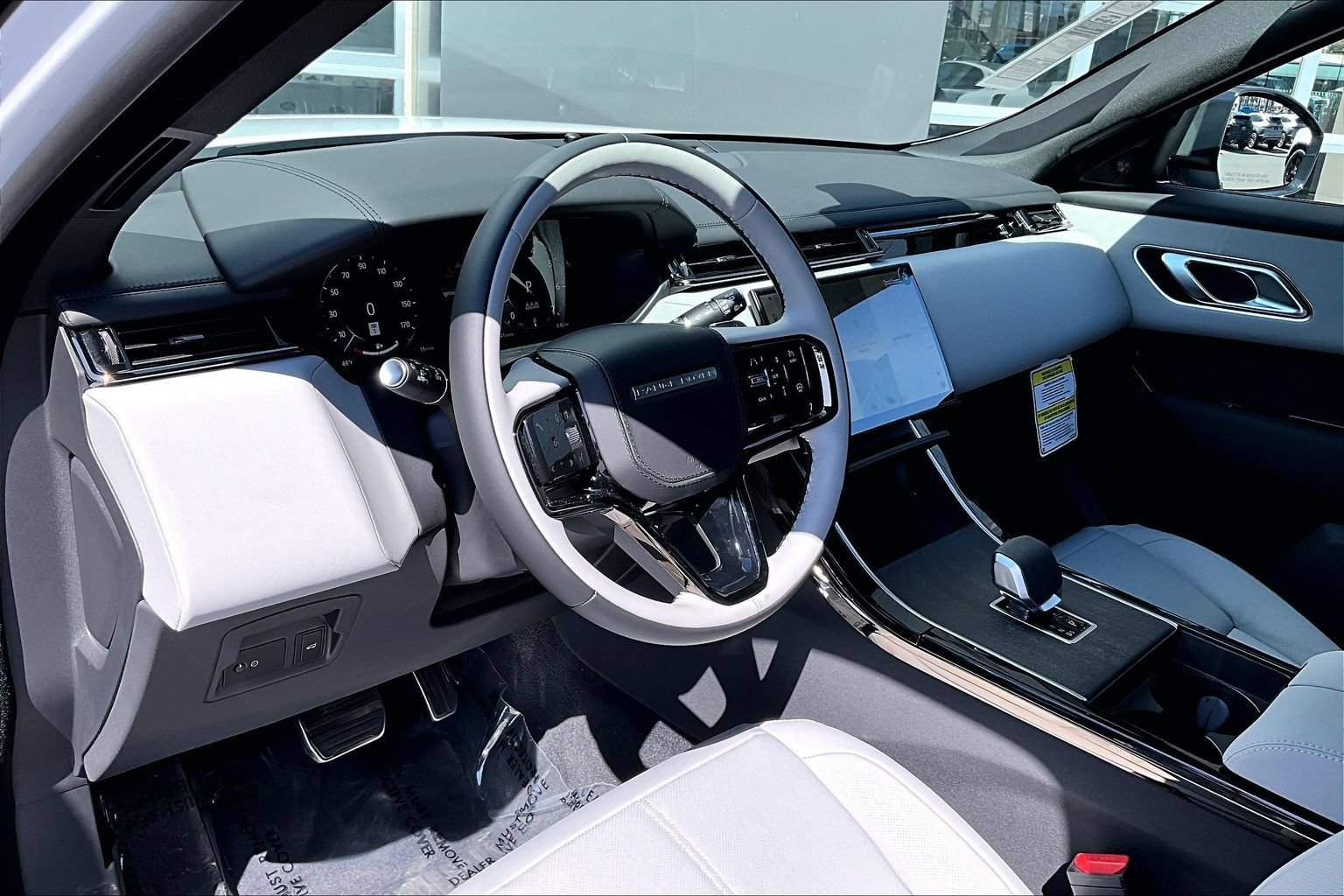 New 2026 Land Rover Range Rover Velar Dynamic SE AWD/4WD image 6