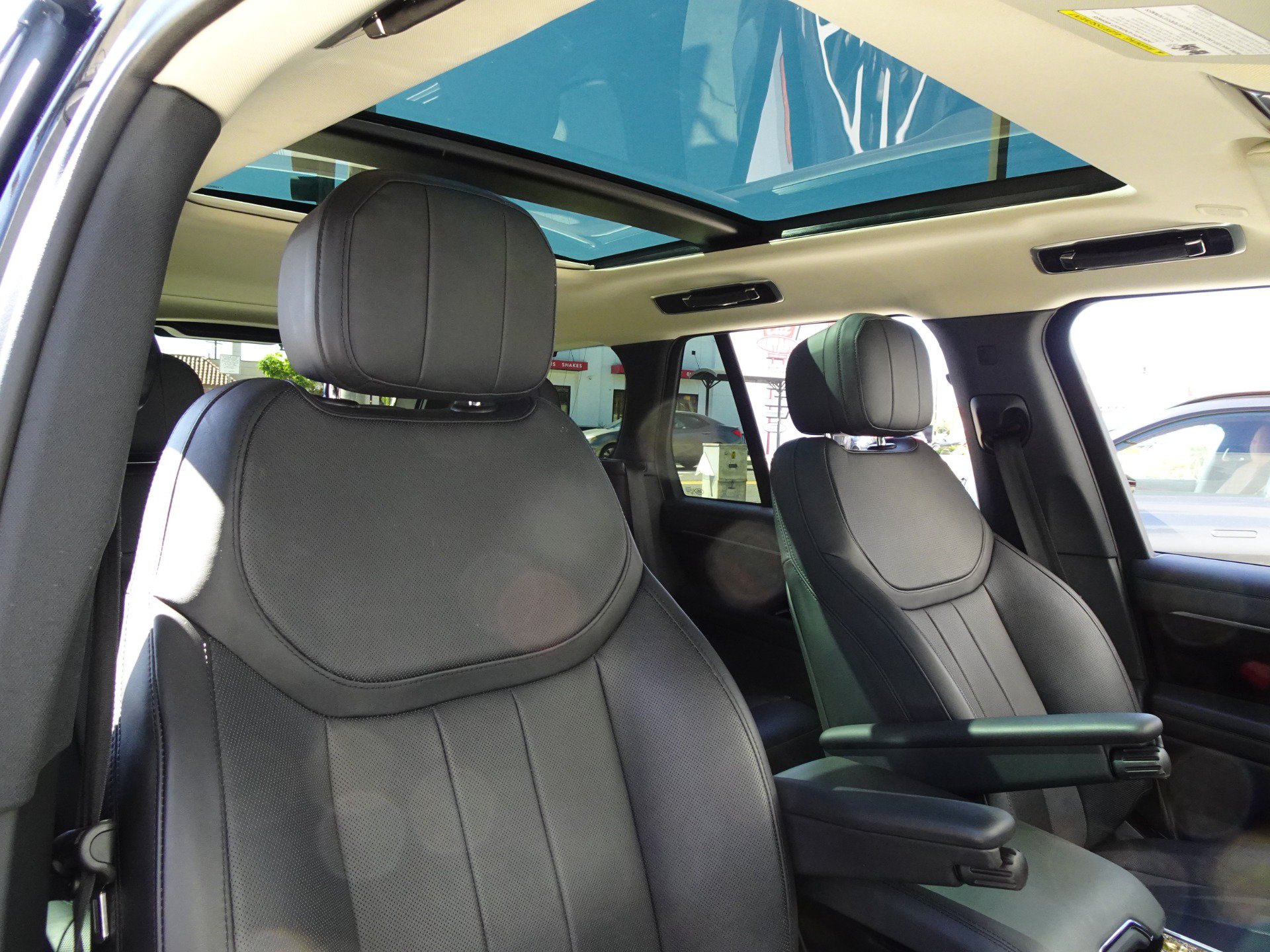 Used 2023 Land Rover Range Rover SE AWD/4WD image 22