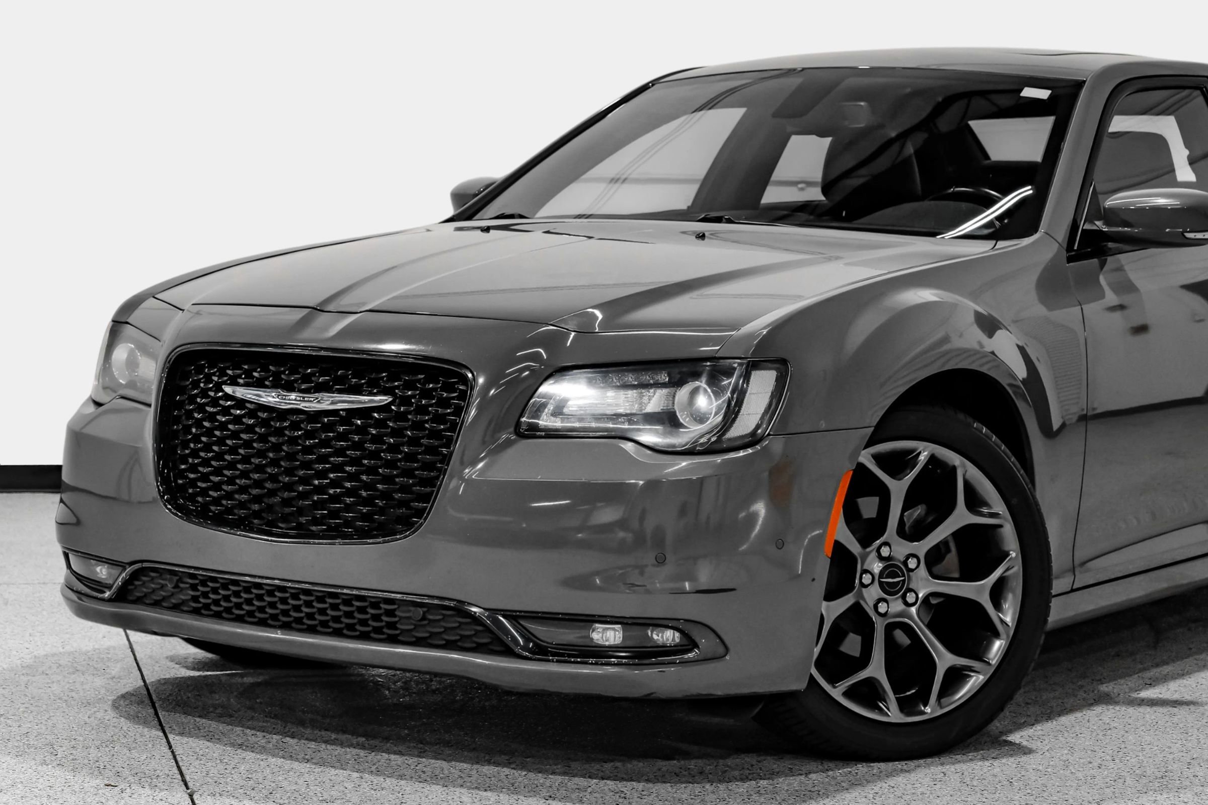 Used 2018 Chrysler 300 S w/ 300S Premium Group RWD image 10