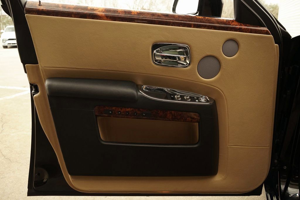 Used 2013 Rolls-Royce Ghost image 24