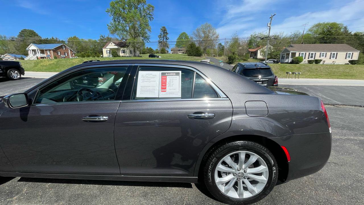 Used 2015 Chrysler 300 C w/ Light Group image 4