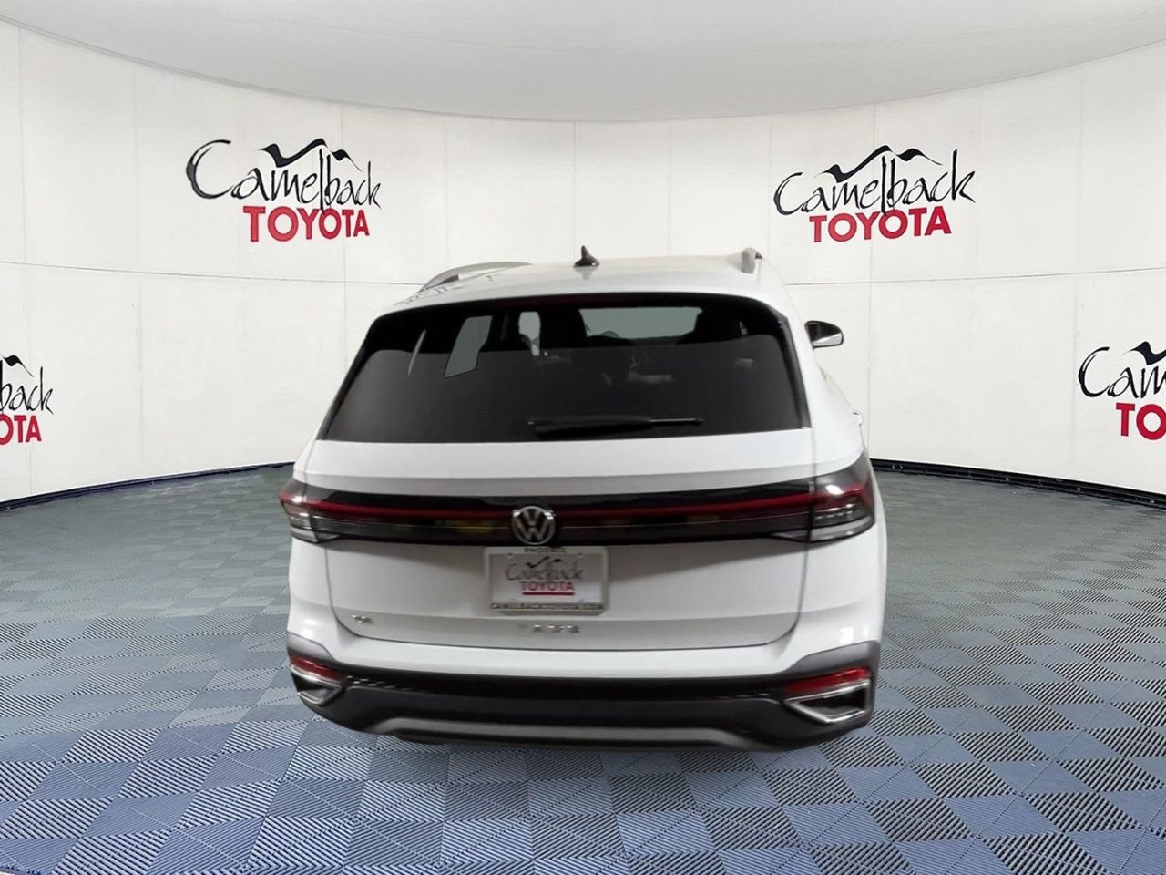 Used 2026 Volkswagen Taos SE FWD image 9