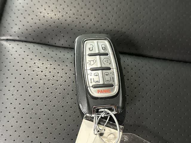 Used 2025 Chrysler Pacifica Select FWD image 32