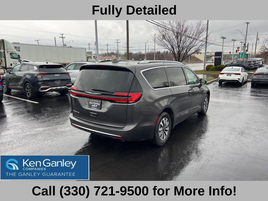 Used 2021 Chrysler Pacifica Touring-L w/ Uconnect Theater Family Group image 10