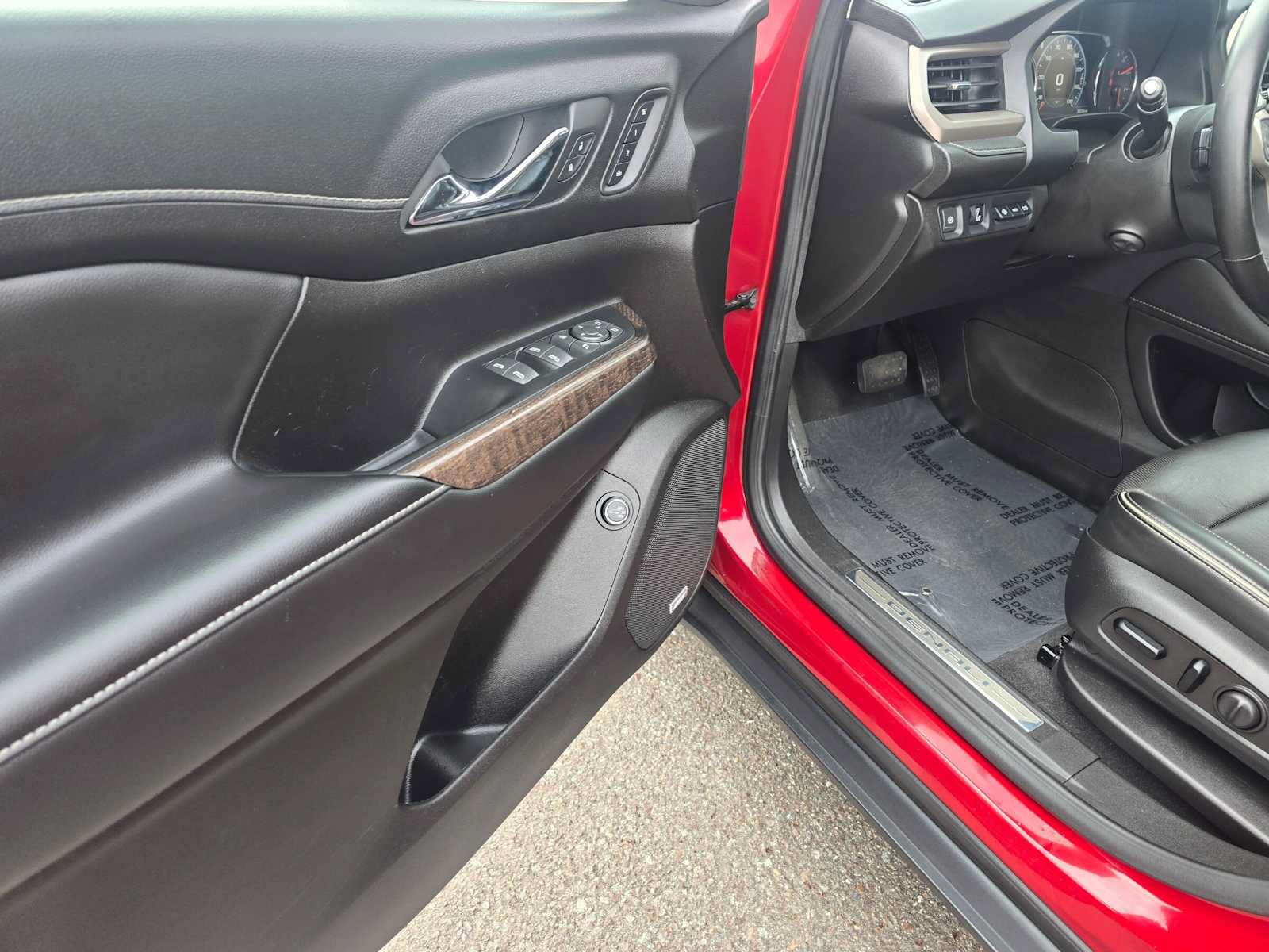 Used 2023 GMC Acadia Denali FWD image 22