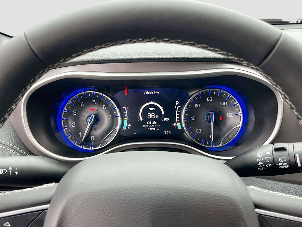 Certified 2025 Chrysler Pacifica Select image 12