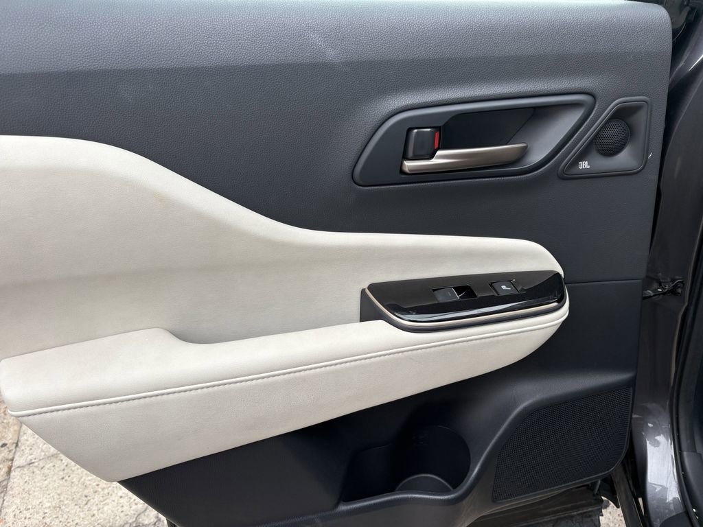 Used 2024 Toyota Crown Limited image 23