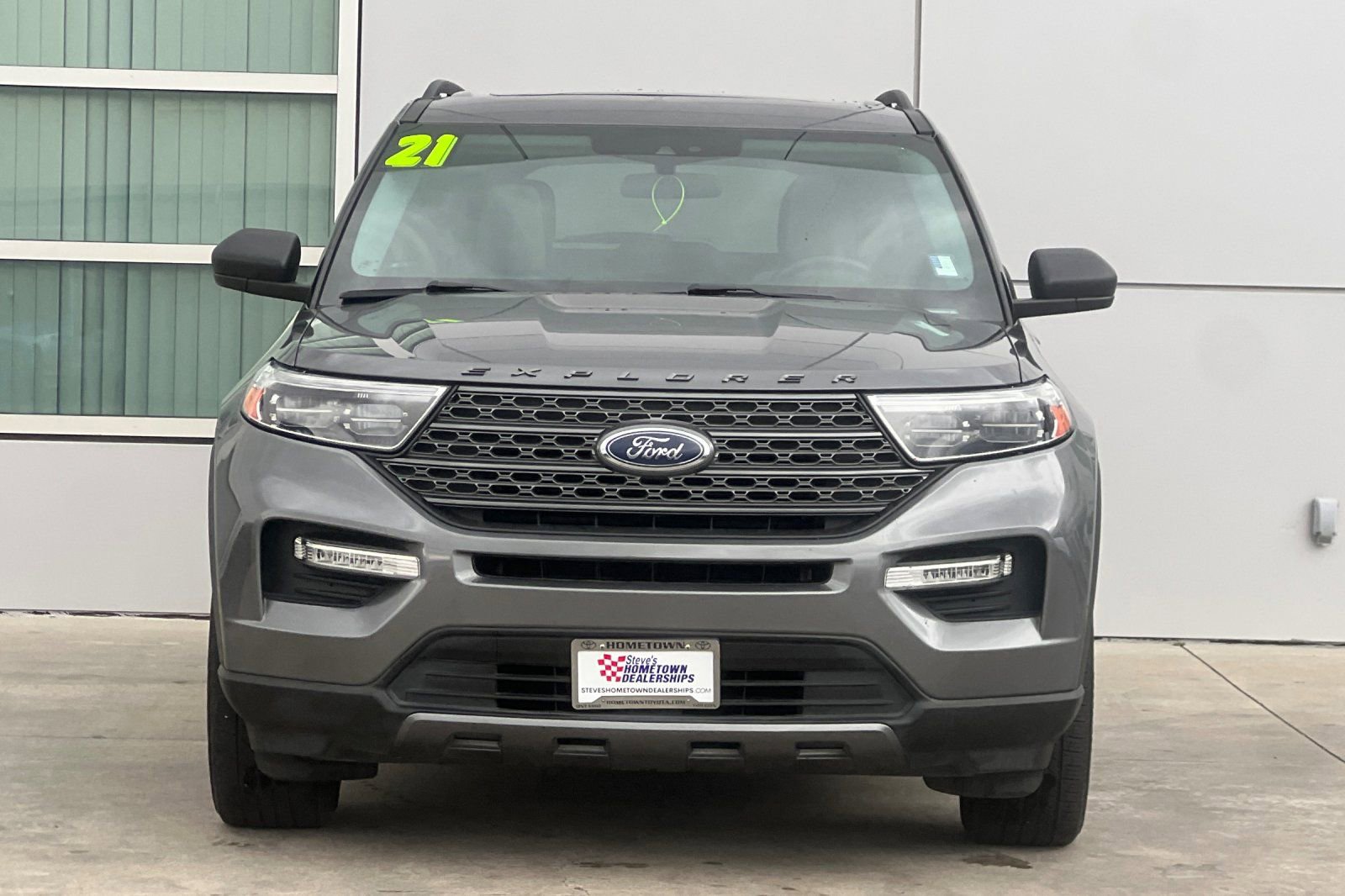Used 2021 Ford Explorer XLT w/ Equipment Group 202A image 6