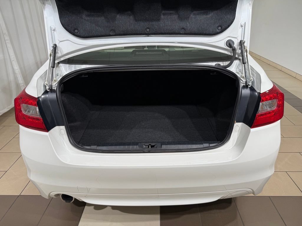 Used 2015 Subaru Legacy 2.5i Premium AWD/4WD image 11