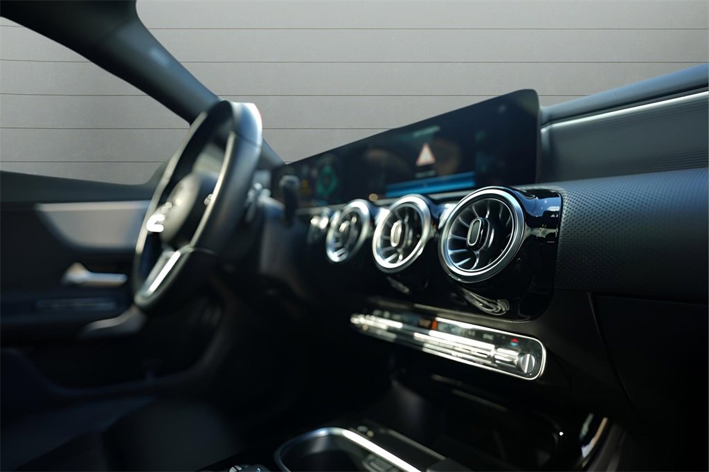 Used 2023 Mercedes-Benz CLA 250 image 33