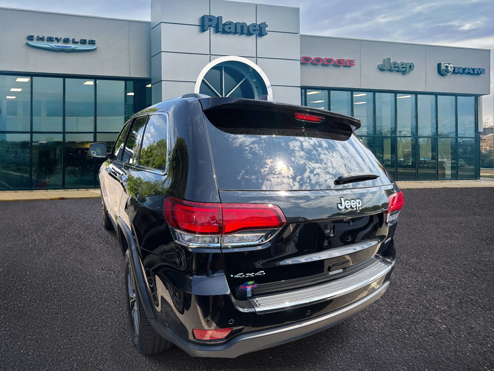 Used 2022 Jeep Grand Cherokee Limited AWD/4WD image 3