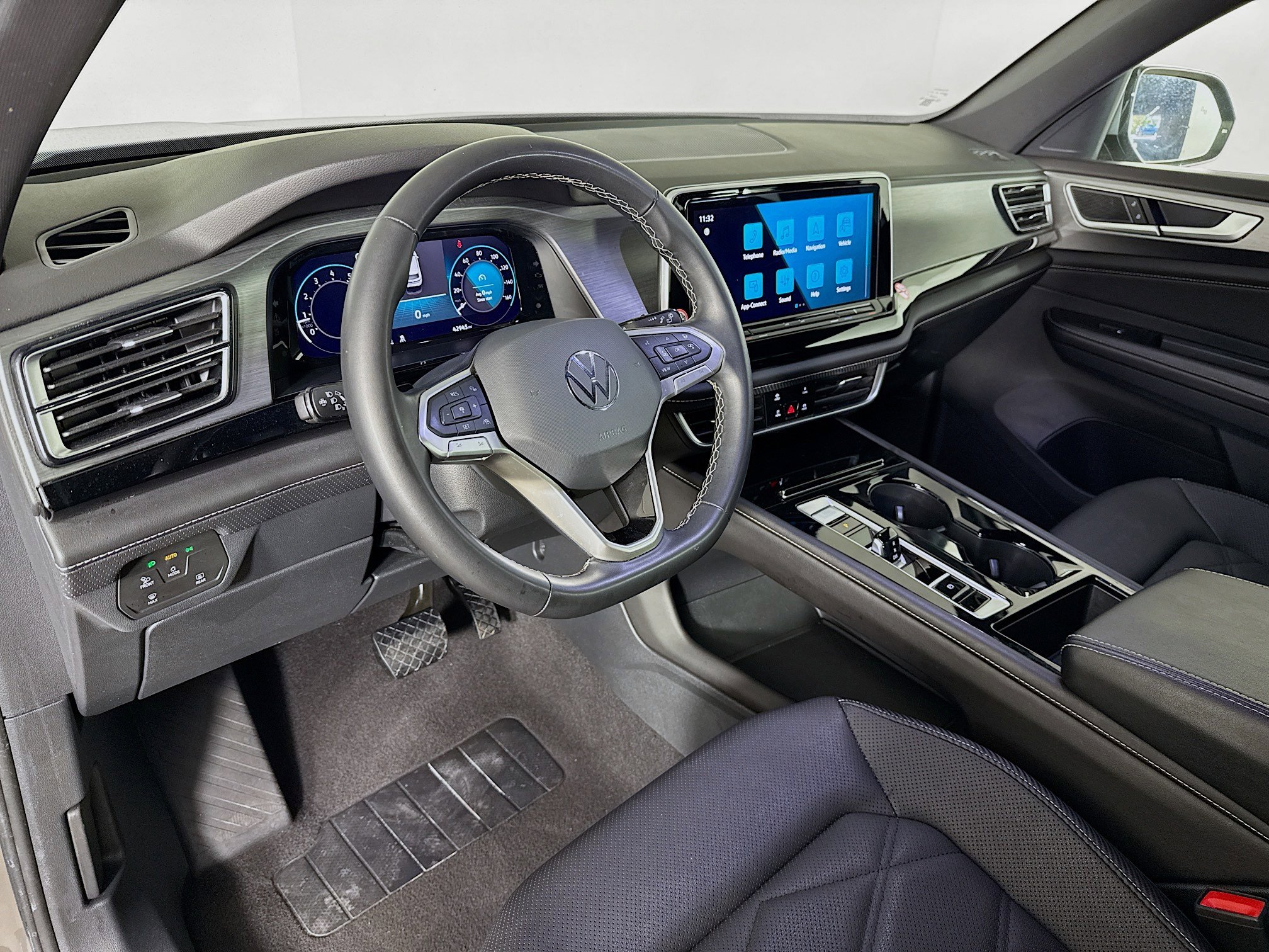 Used 2024 Volkswagen Atlas Cross Sport SE image 8