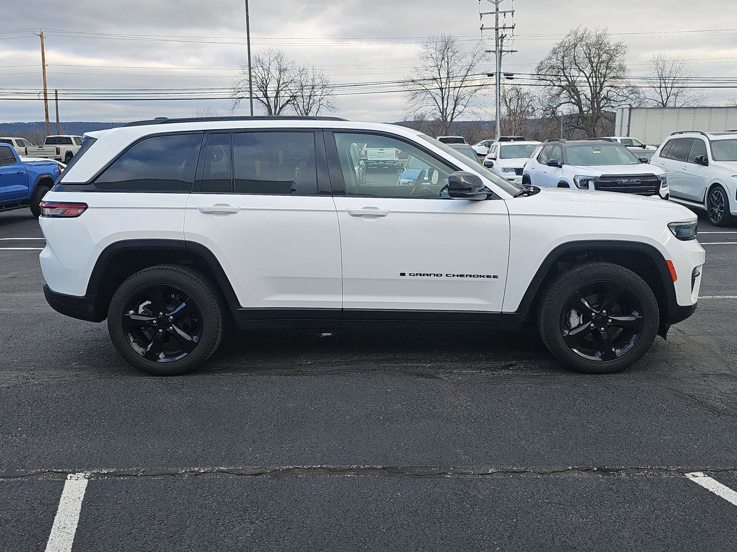 Used 2023 Jeep Grand Cherokee Limited w/ Black Appearance Package AWD/4WD image 16