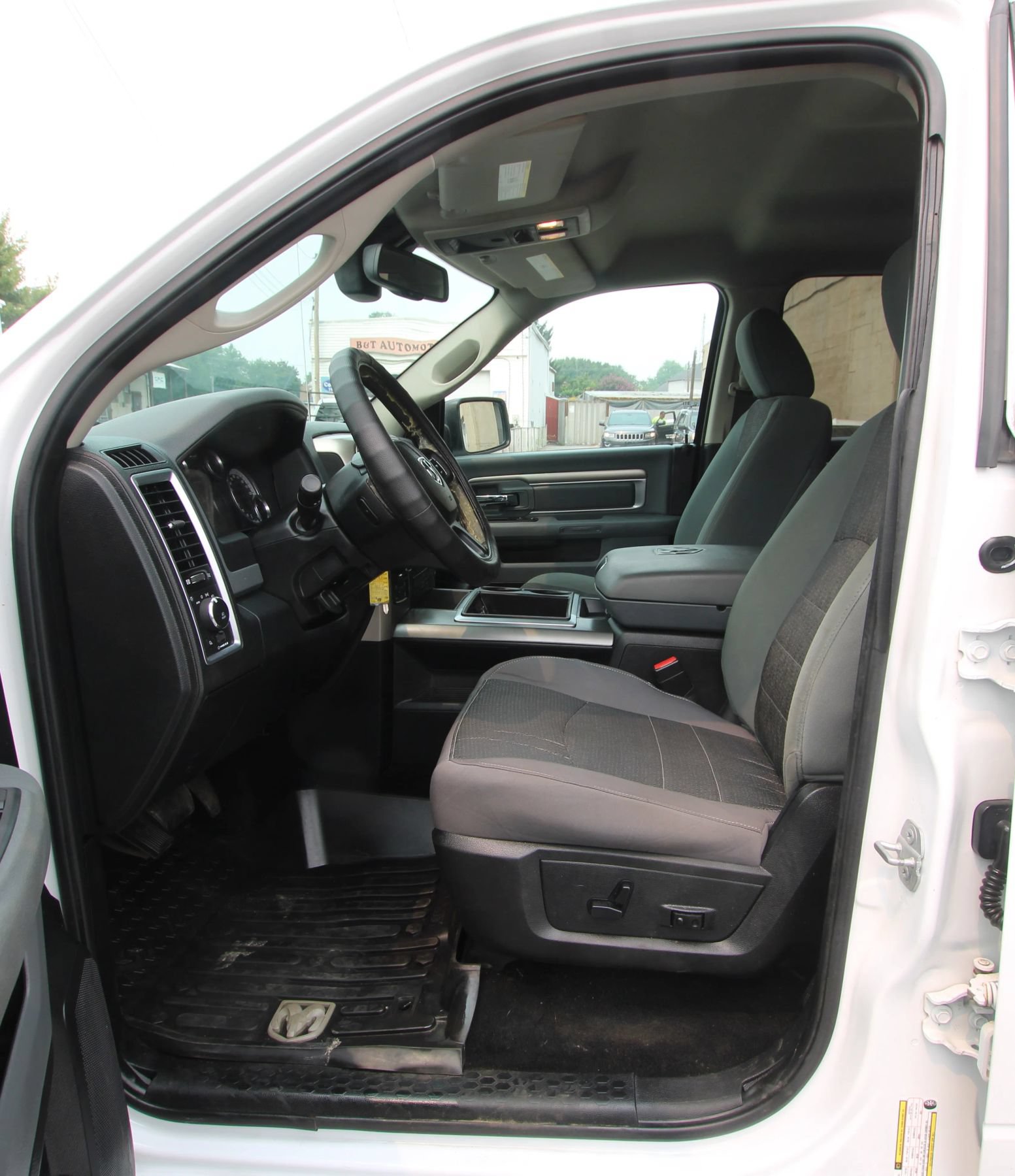 Used 2015 RAM 1500 Big Horn AWD/4WD image 9
