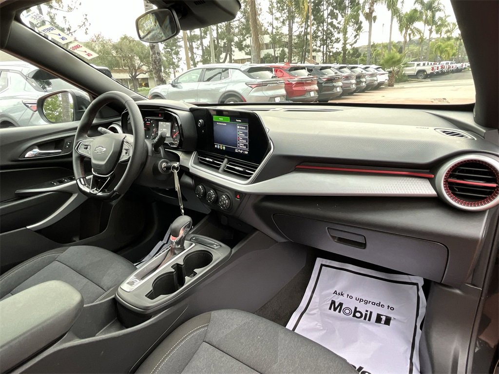 Used 2024 Chevrolet Trax RS w/ Driver Confidence Package image 26