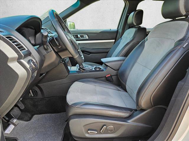 Used 2017 Ford Explorer XLT w/ Equipment Group 202A FWD image 13