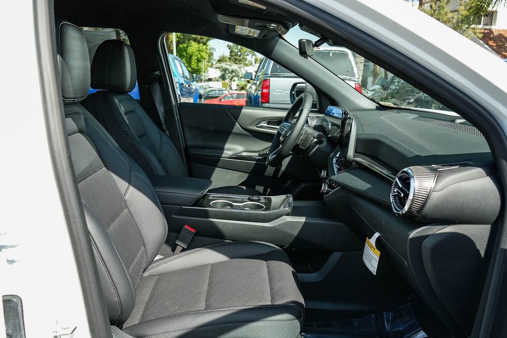 New 2026 Chevrolet Equinox LT w/ Convenience Package II AWD/4WD image 16