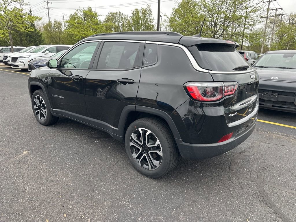 Used 2023 Jeep Compass Limited w/ Sun and Sound Group AWD/4WD image 7