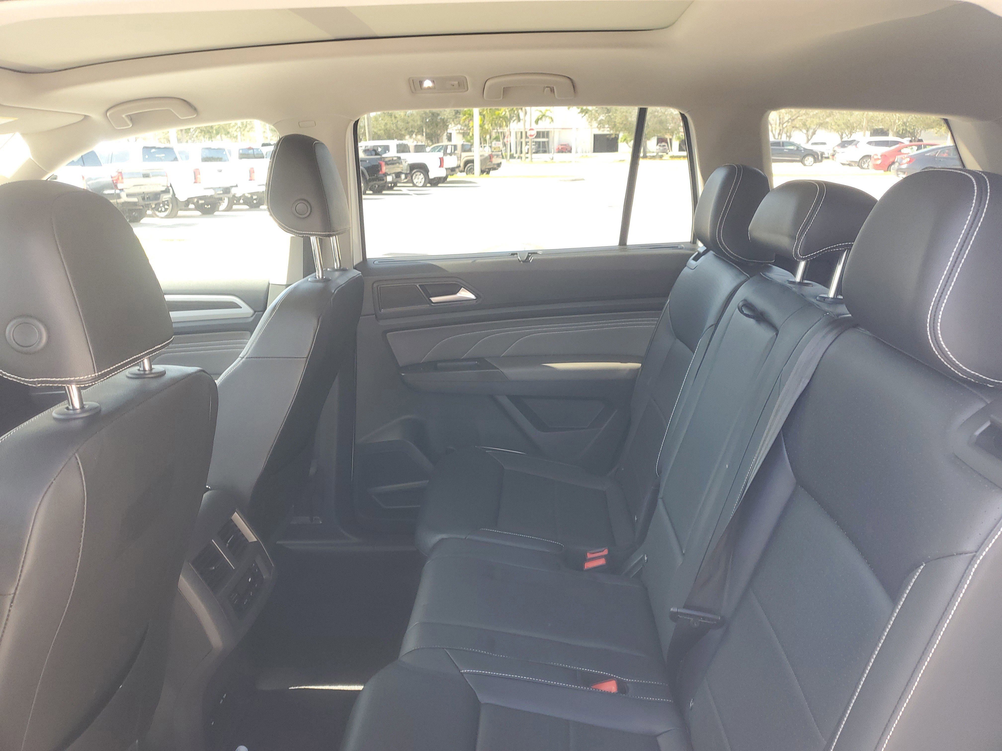 Used 2023 Volkswagen Atlas SE w/ Panoramic Sunroof Package image 12