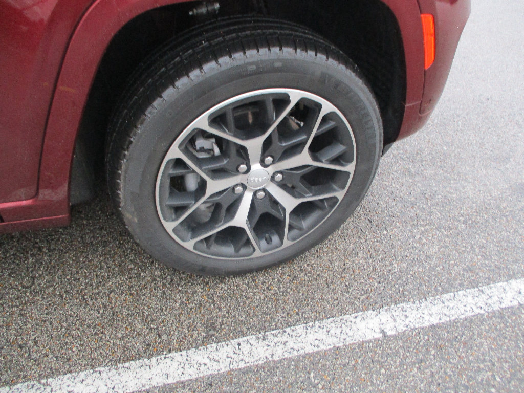 Certified 2023 Jeep Grand Cherokee Summit image 23