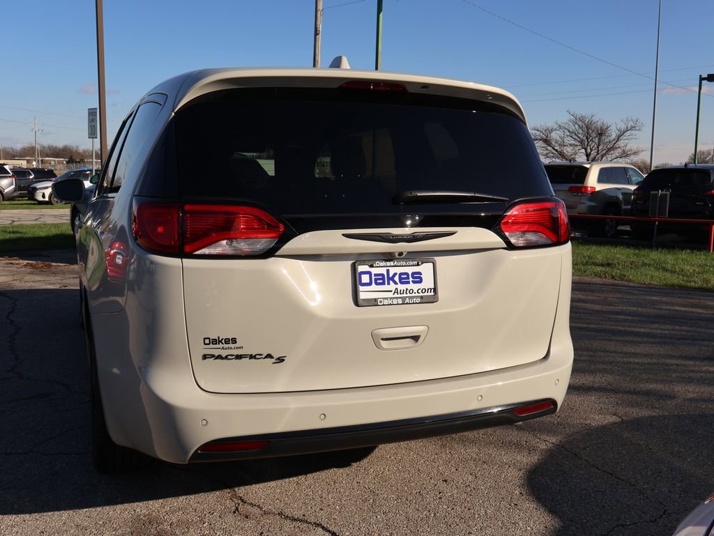 Used 2020 Chrysler Pacifica Touring w/ S Appearance Package image 6