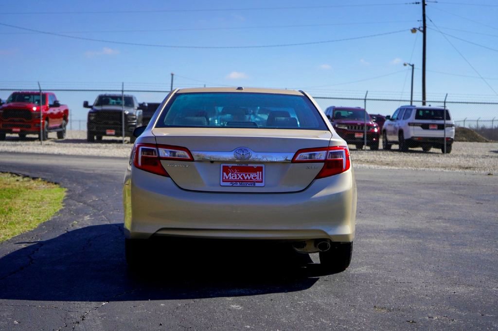Used 2012 Toyota Camry XLE w/ Leather Pkg image 7